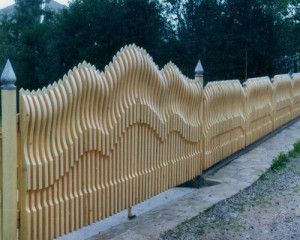Как построить деревянный забор