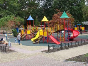 строительство детской площадки
