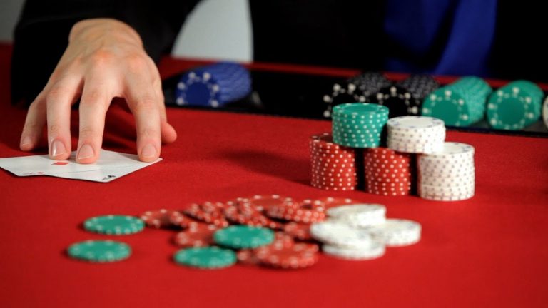игра в покер не на деньги в москве